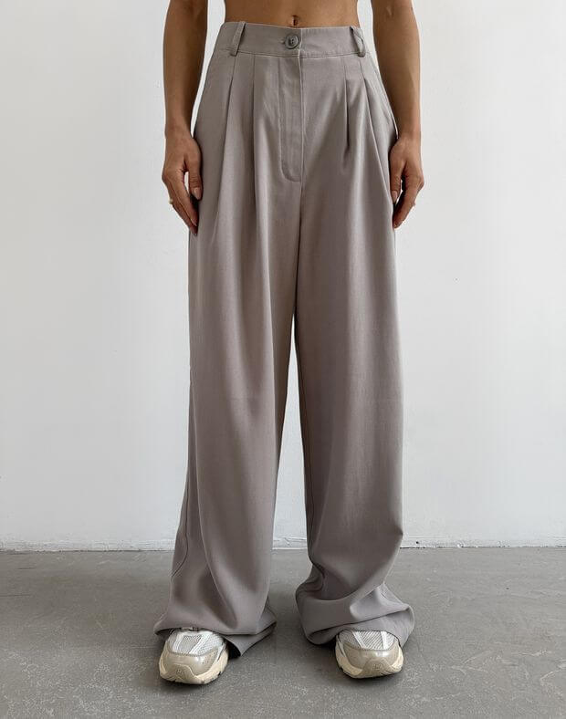 Spodnie basic oversize wykonane z lekkiej tkaniny, cappuccino - Фото 1