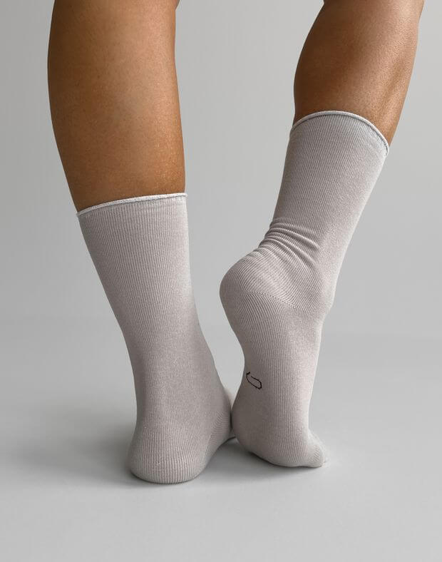 Гладкі високі шкарпетки, світло-бежеві - Фото 2