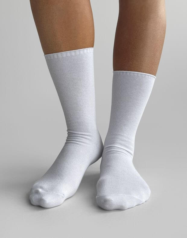 Гладкі високі шкарпетки, білі - Фото 1