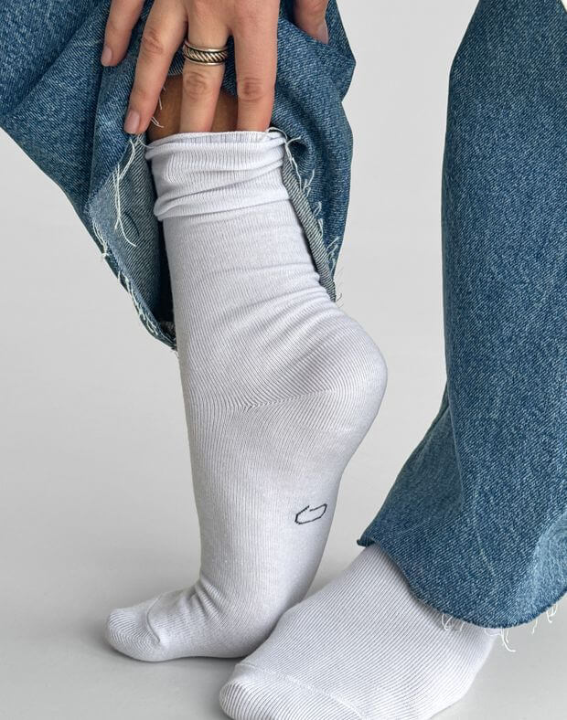 Гладкі високі шкарпетки, білі - Фото 2