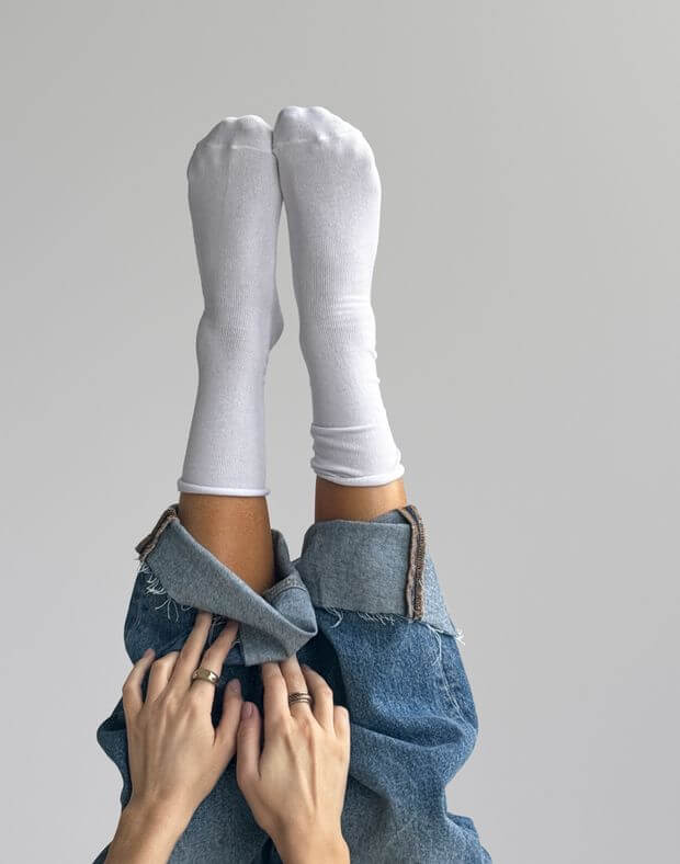 Гладкі високі шкарпетки, білі - Фото 4