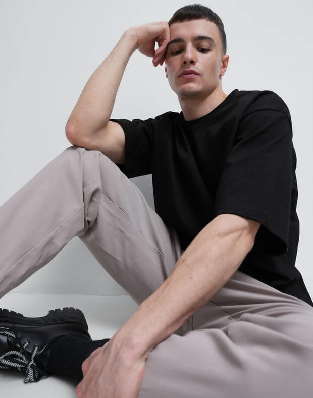 Męska koszulka oversize bez logo, wykonana z bardzo gęstej bawełny, czarny - Фото 4