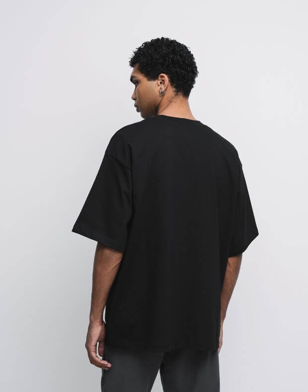 Męska koszulka oversize z logo, wykonana z bardzo gęstej bawełny, czarny - Фото 2
