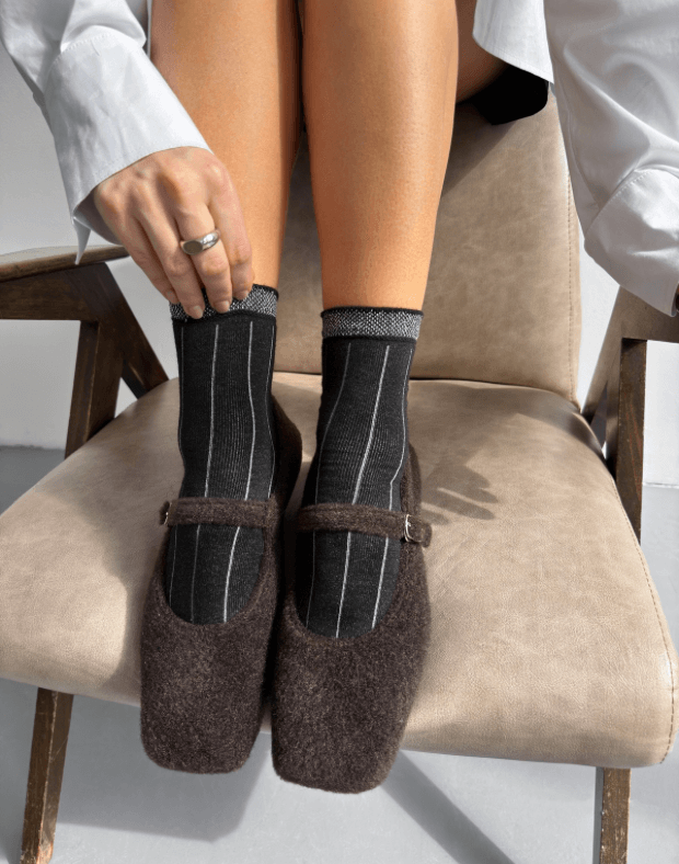Шкарпетки середньої довжини з люрексом на гумці, чорні - Фото 4