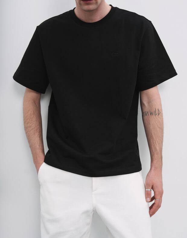 T-shirt męski o basicowym kroju, z bardzo gęstej bawełny, czarny - Фото 1