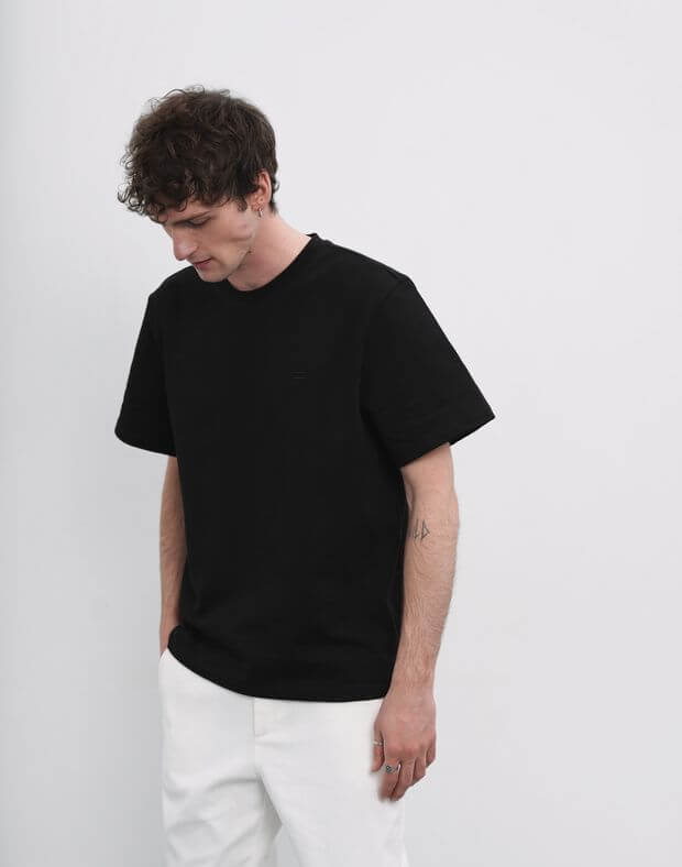 T-shirt męski o basicowym kroju, z bardzo gęstej bawełny, czarny - Фото 4