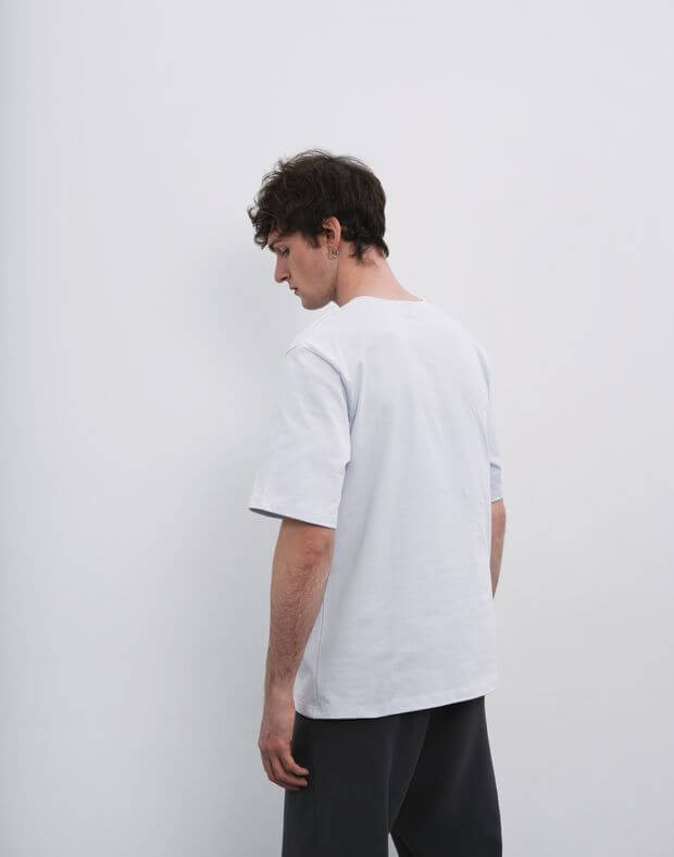 T-shirt męski o basicowym kroju oversize, z bardzo gęstej bawełny, jasny niebieski - Фото 2