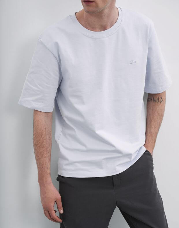 T-shirt męski o basicowym kroju oversize, z bardzo gęstej bawełny, jasny niebieski - Фото 1