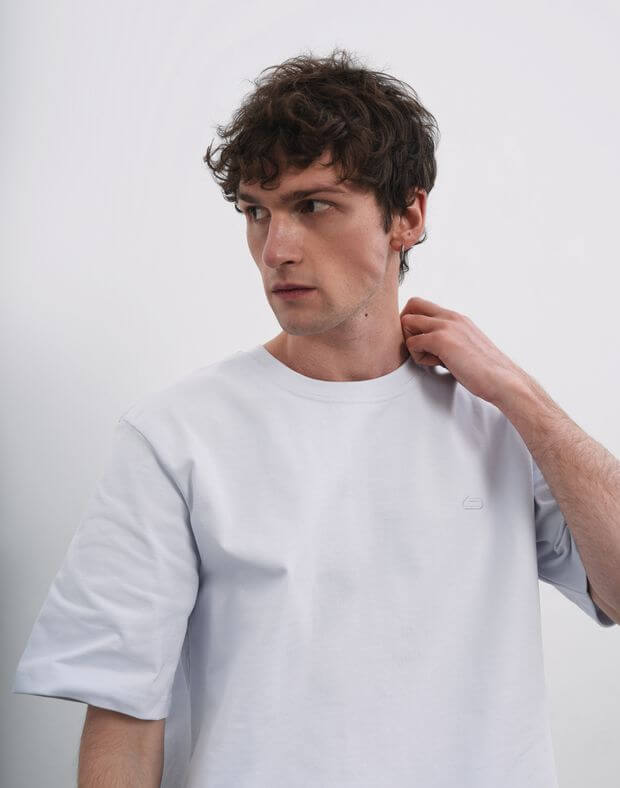 T-shirt męski o basicowym kroju oversize, z bardzo gęstej bawełny, jasny niebieski - Фото 5