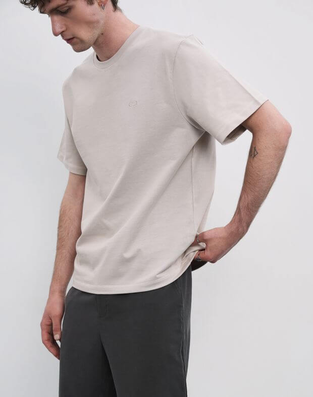 T-shirt męski o basicowym kroju oversize, z bardzo gęstej bawełny, kawowy szary - Фото 8