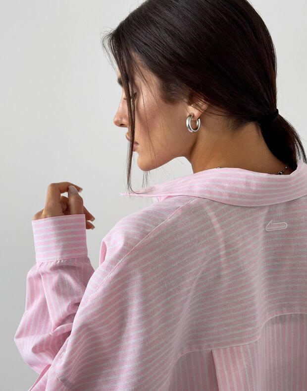 Сорочка в смужку оверсайз подовжена з розрізами, біло-рожева - Фото 5