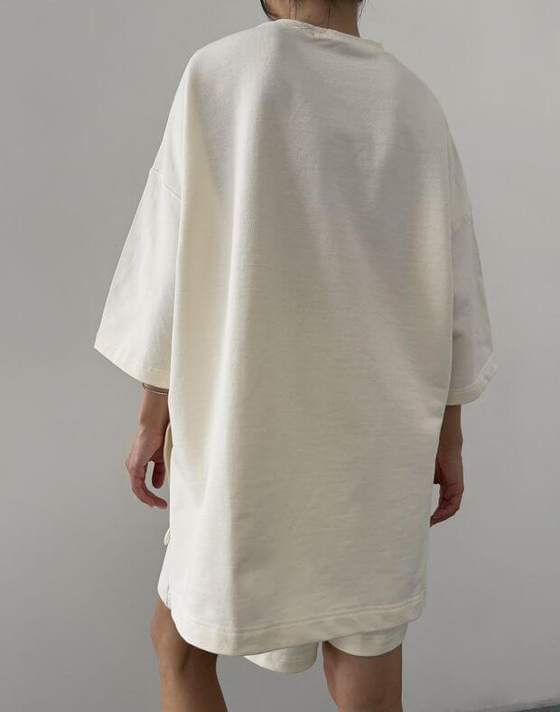 T-shirt super oversize z rozcięciami po bokach, ecru - Фото 2