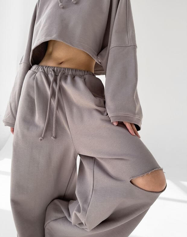 Komplet letni, bluza z kapturem skrócone, oversiz i proste spodnie z rozcięciem, cappuccino - Фото 5