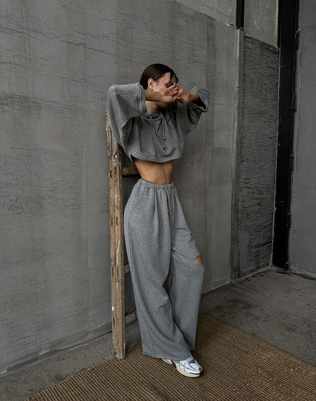 Комплект літній худі вкорочений оверсайз і штани прямі з розрізом, сірий меланж - Фото 6