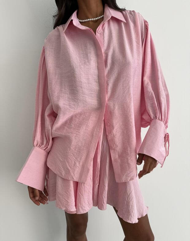 Komplet koszula o swobodnym kroju z ozdobnymi rękawami i wiązaniami oraz spodenki z lekkiego materiału z zakładkami, różowy - Фото 8