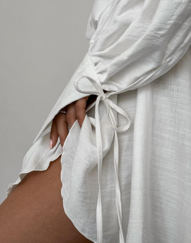 Koszula o swobodnym kroju z ozdobnymi rękawami i wiązaniami, biały - Фото 6