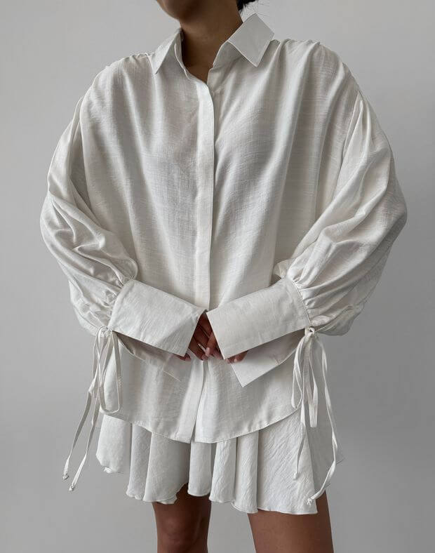 Koszula o swobodnym kroju z ozdobnymi rękawami i wiązaniami, biały - Фото 7