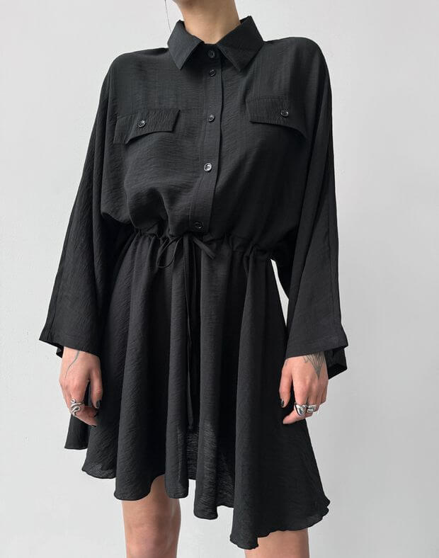 Сукня вільного крою з затяжкою на талії, чорна - Фото 1
