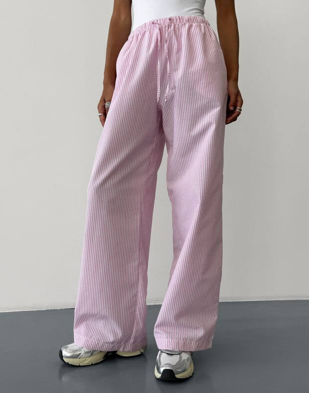 Casualowe bawełniane spodnie w stylu piżamy, białe z różowym paskiem - Фото 1
