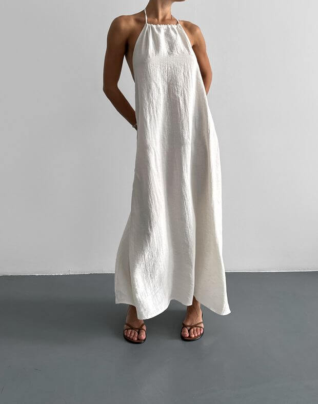 Сукня максі з відкритою спиною та затяжкою спереду, біла - Фото 1
