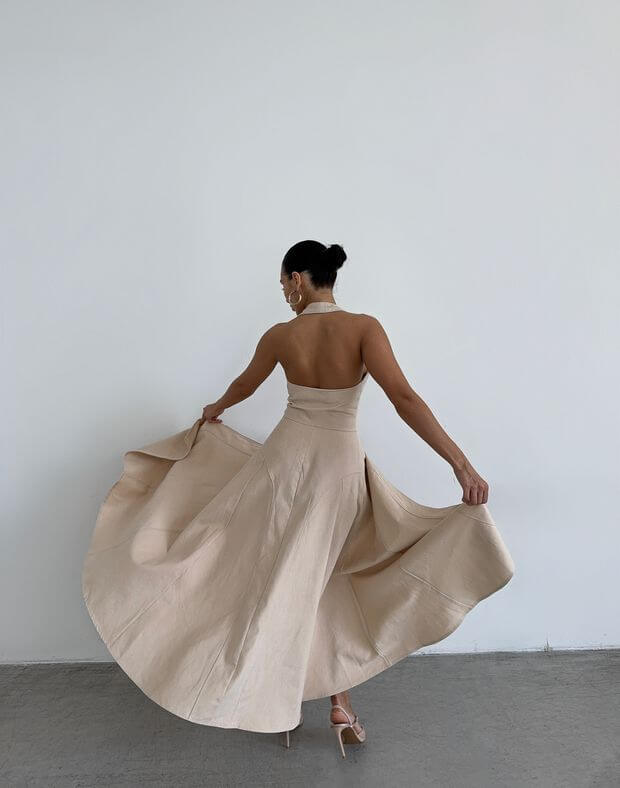 Сукня міді з котонової тканини на блискавці та моделюючими швами, бежева - Фото 7