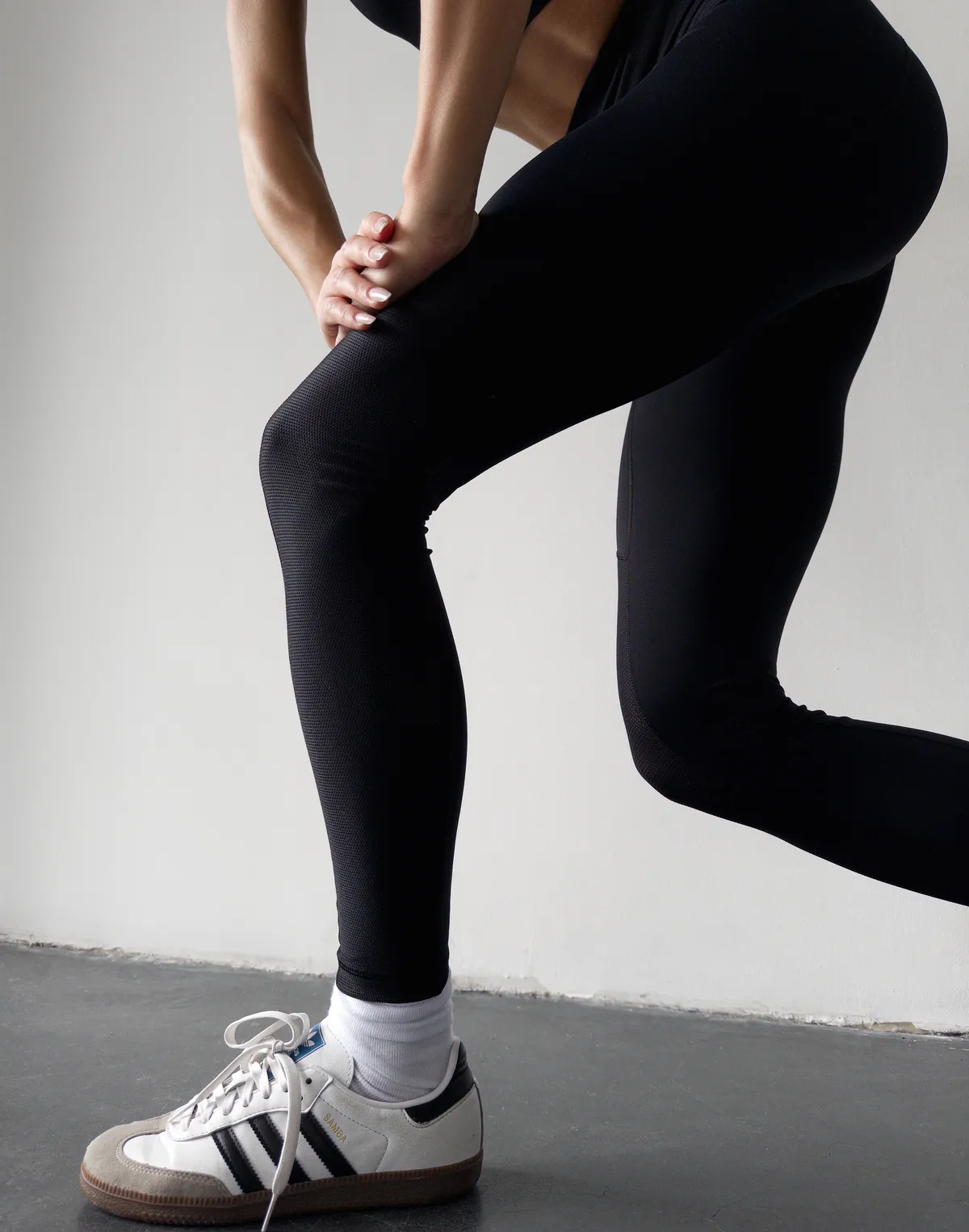 Legginsy sportowe z siateczkowymi wstawkami, czarne - Фото 7