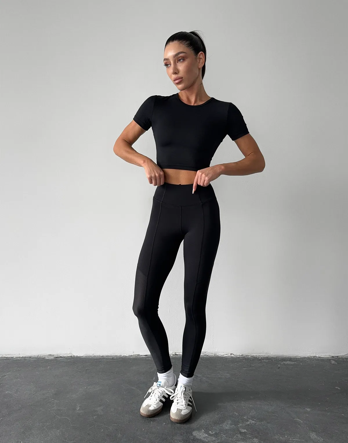 Legginsy sportowe z siateczkowymi wstawkami, czarne - Фото 6