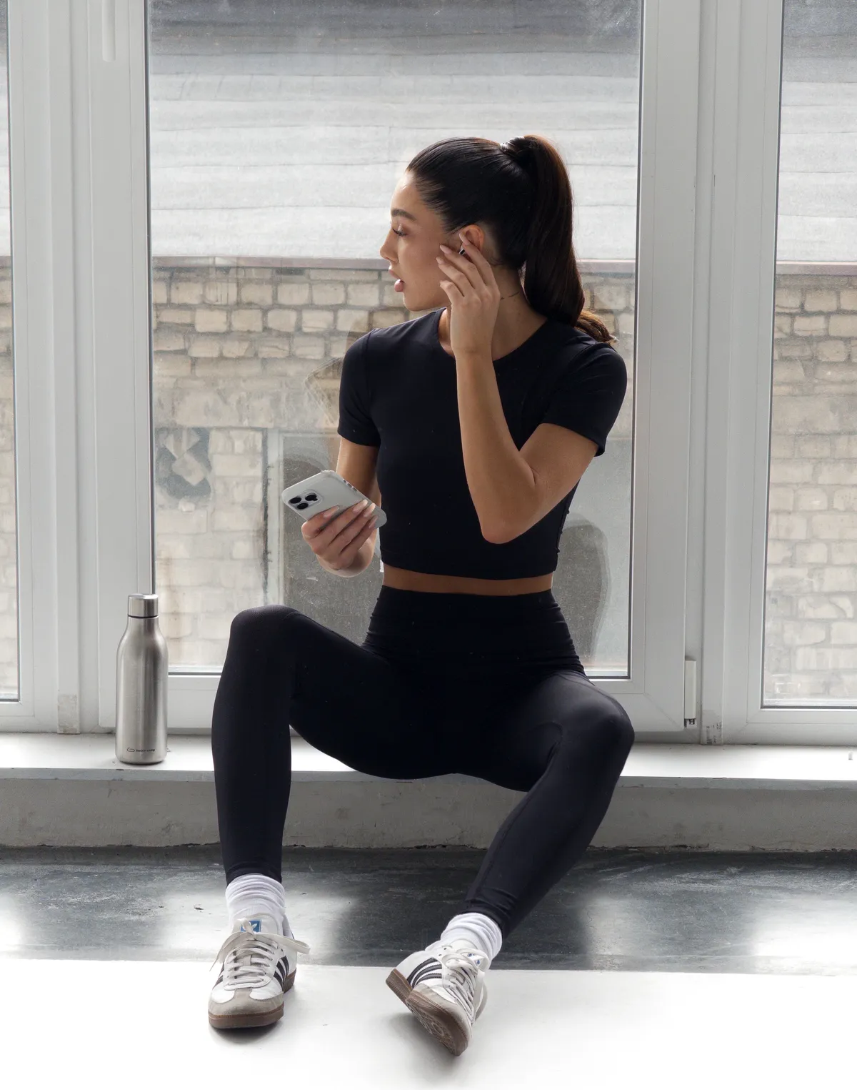 Legginsy sportowe z siateczkowymi wstawkami, czarne - Фото 8