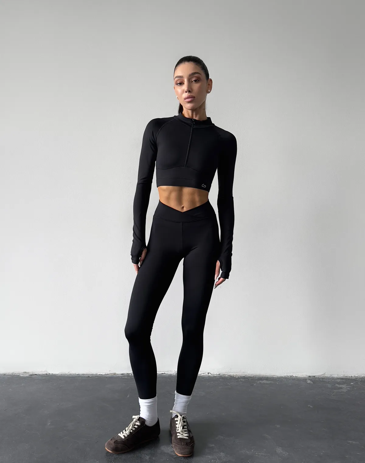Rashguard z zamkiem błyskawicznym, krótki, sportowy, czarny - Фото 3