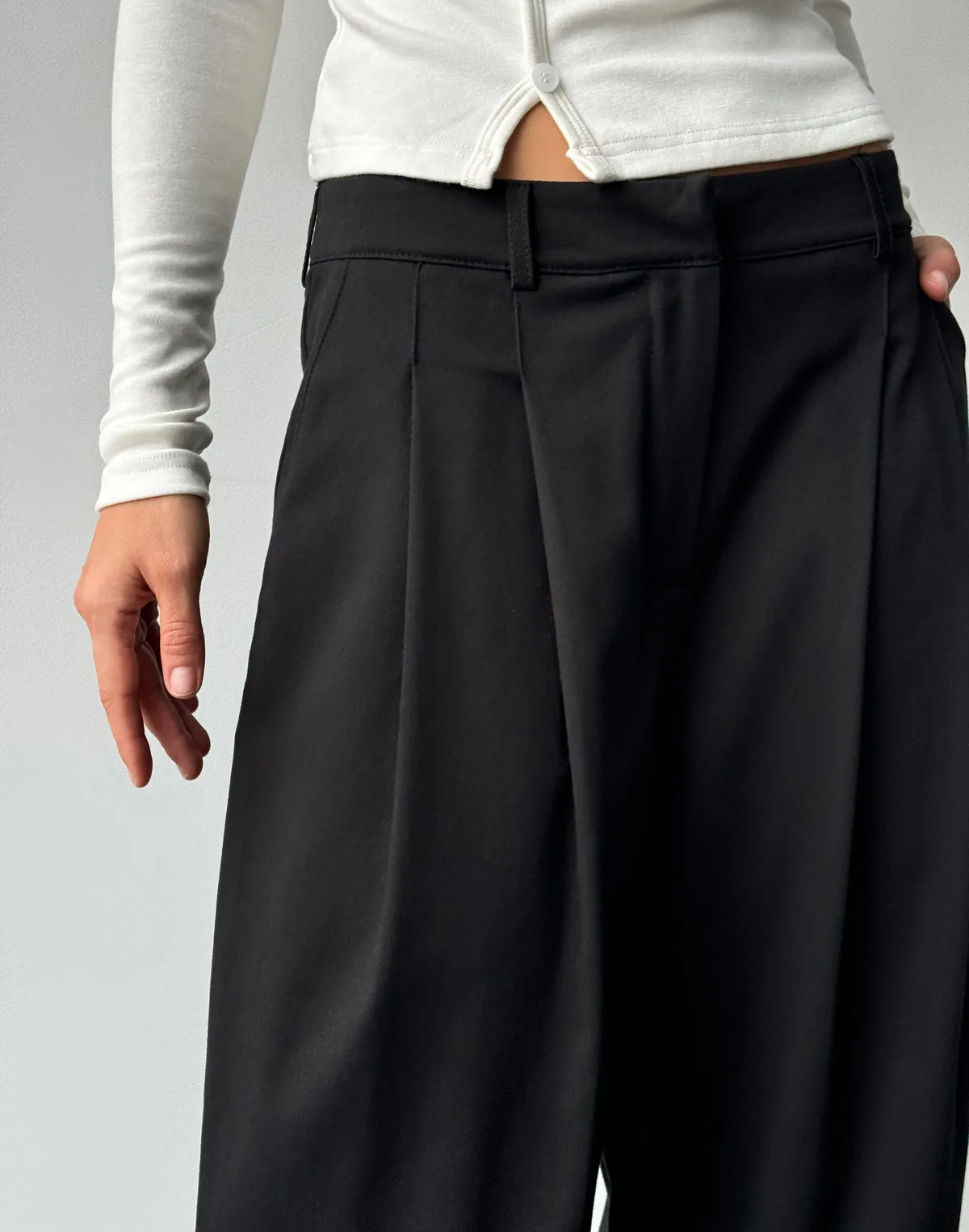 Штани котонові вільного крою базові, чорні - Фото 7