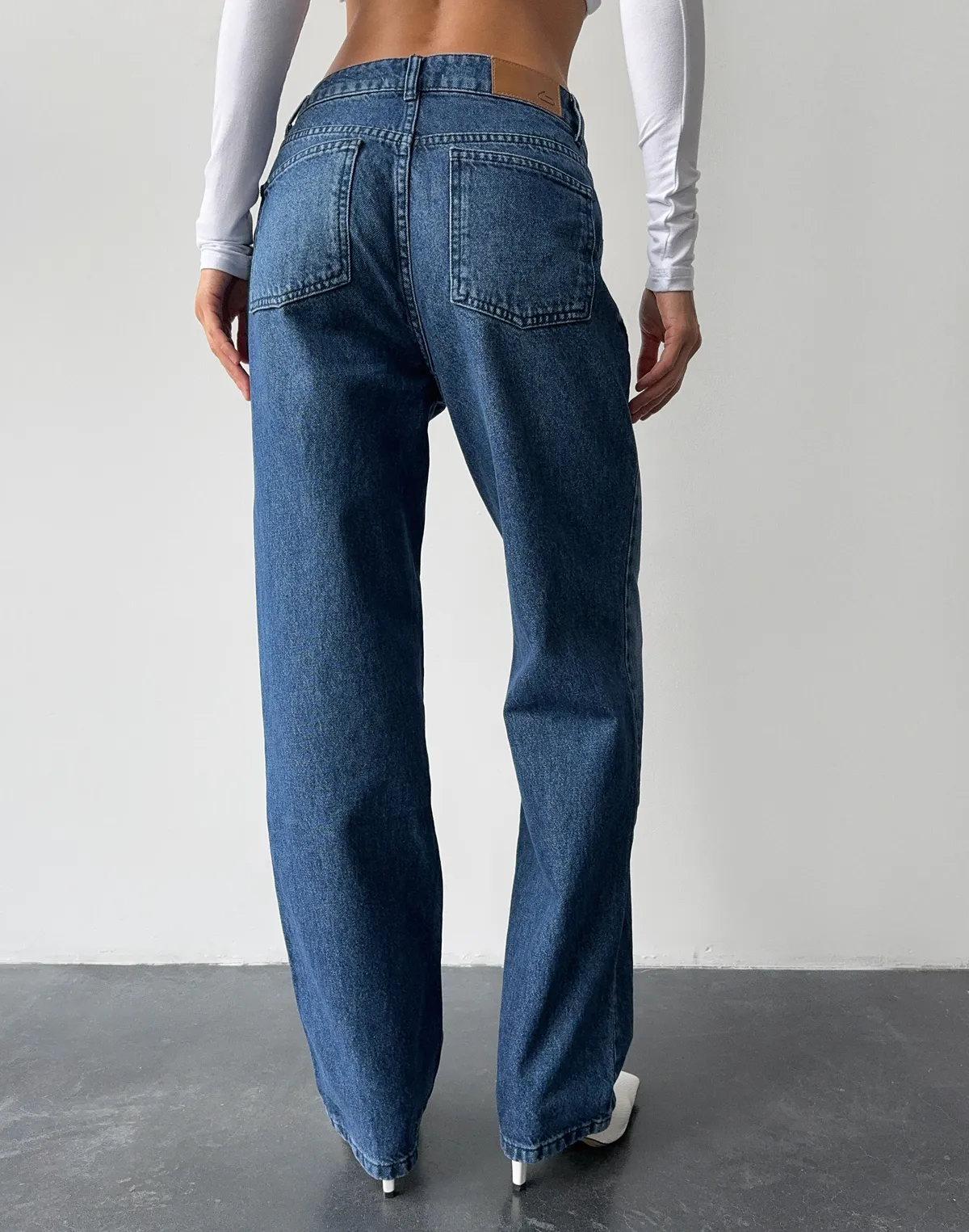 Джинси жіночі середньої посадки прямого крою, сині - Фото 2