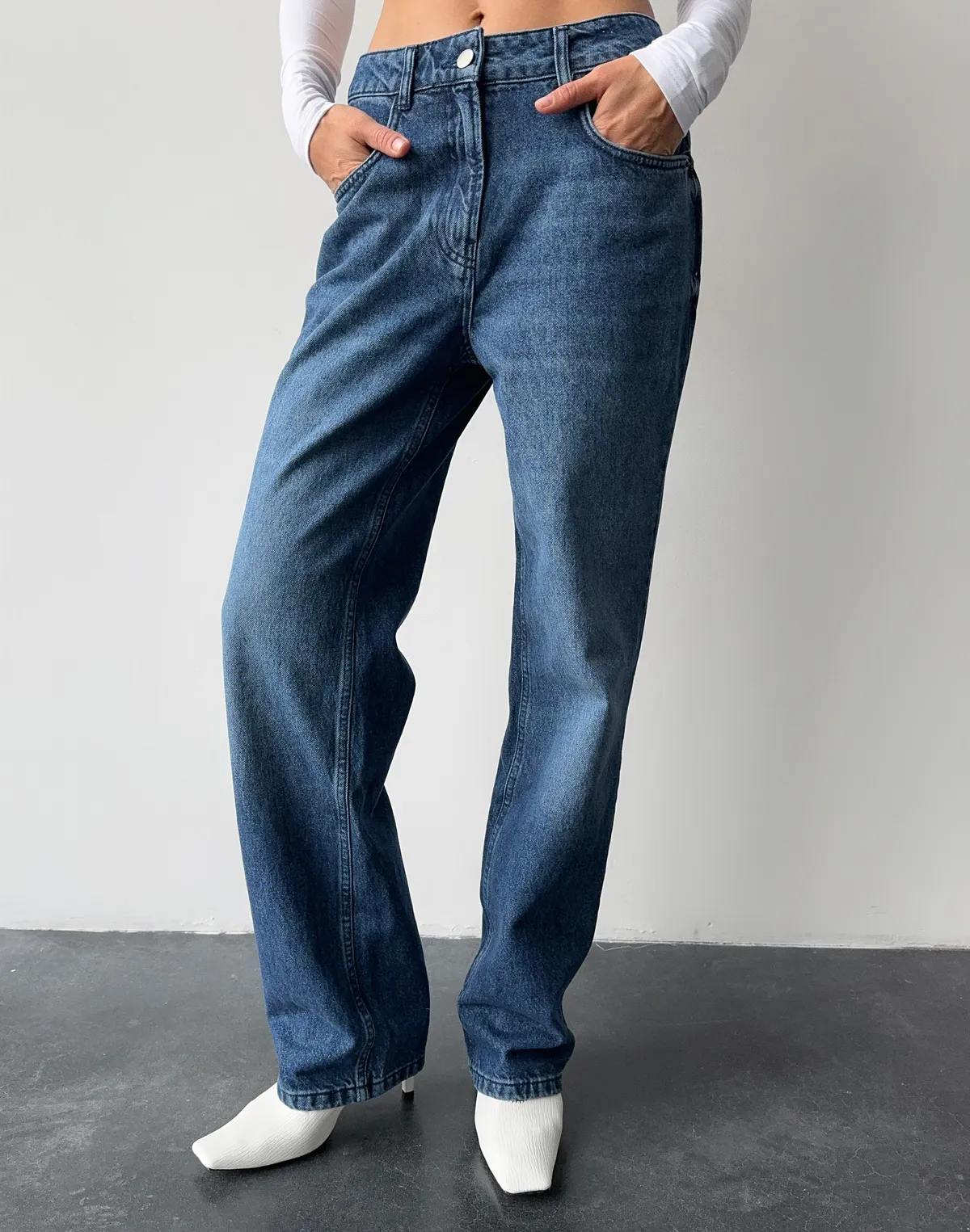 Джинси жіночі середньої посадки прямого крою, сині - Фото 1