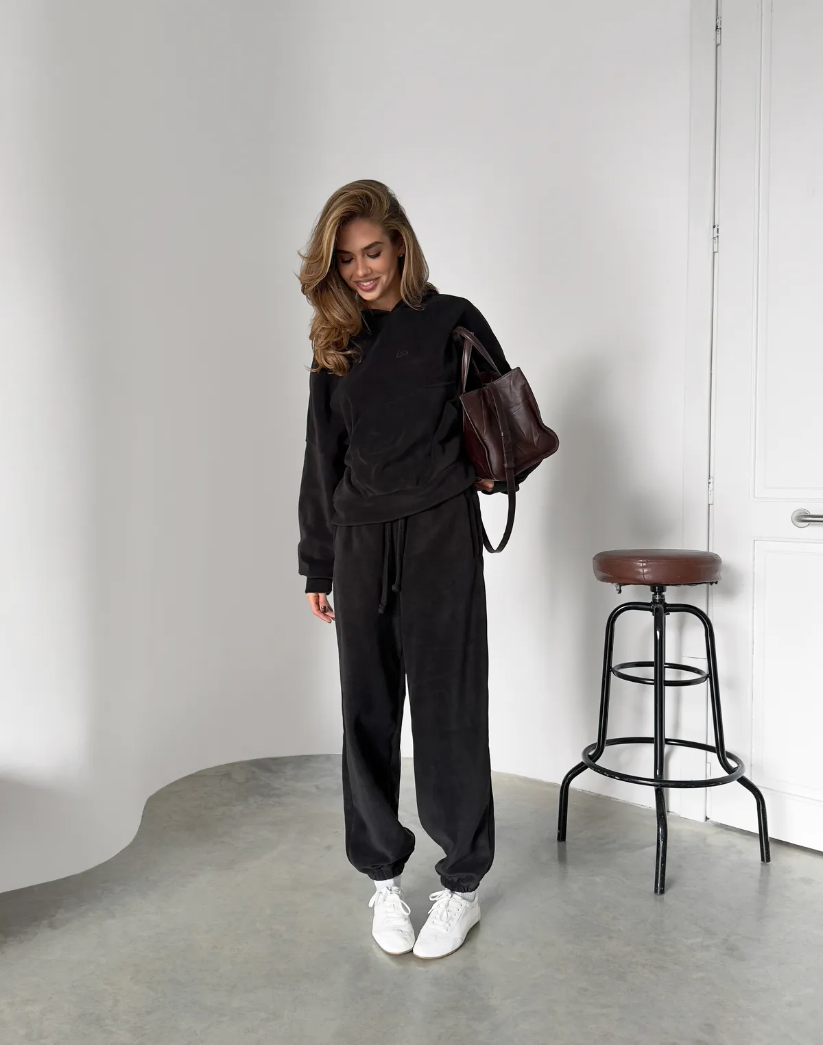 Комплект флісовий худі оверсайз та штани джогери з шнурком, антрацит - Фото 6