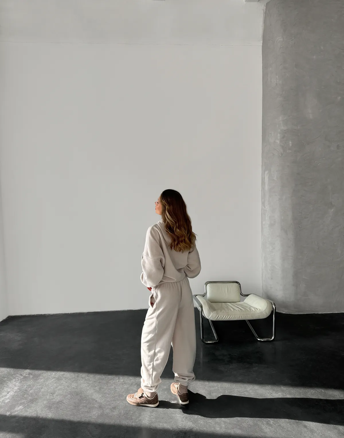 Комплект флісовий худі оверсайз та штани джогери з шнурком, холодний беж - Фото 2