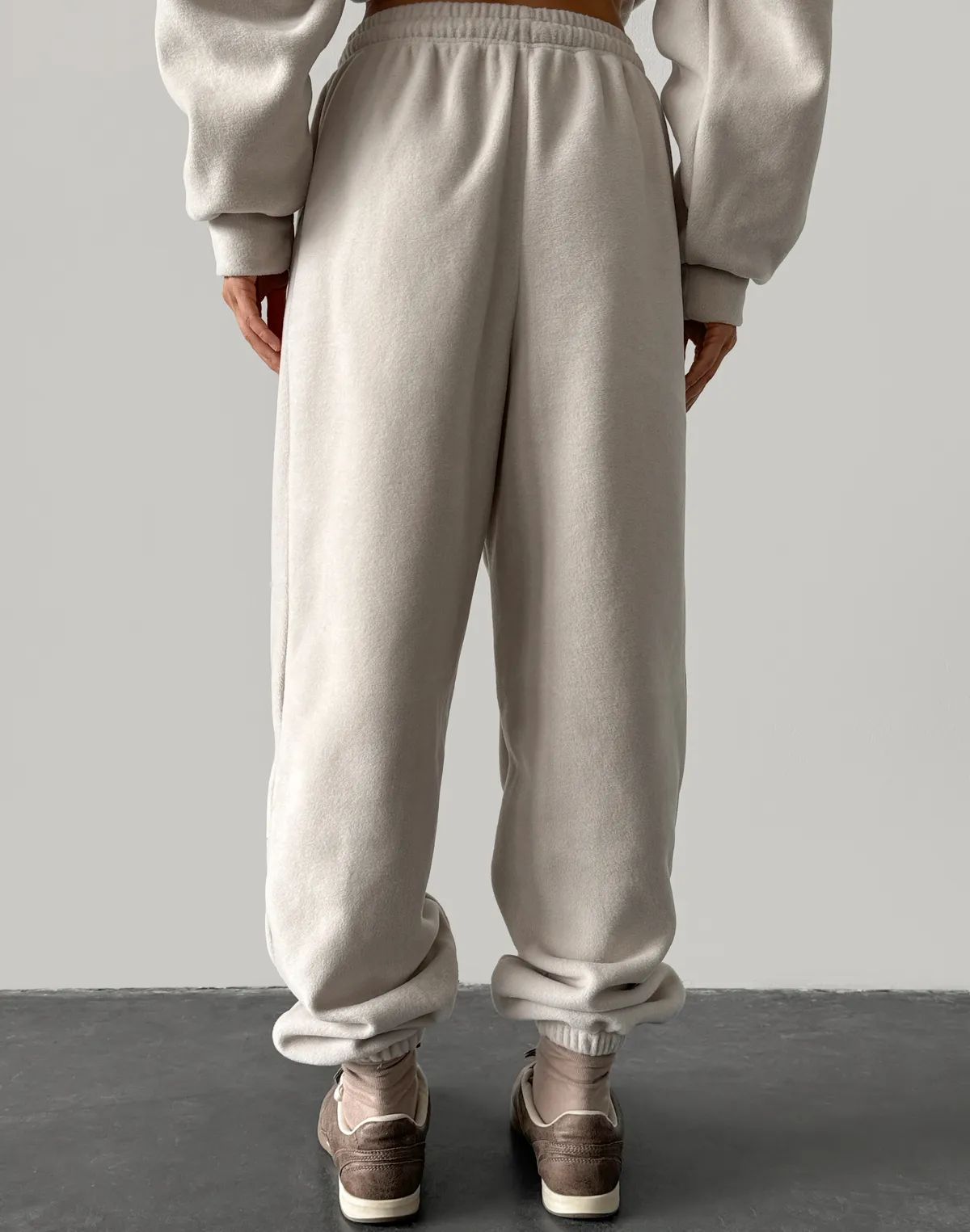 Штани джогери флісові спортивні з шнурком, холодний беж - Фото 2