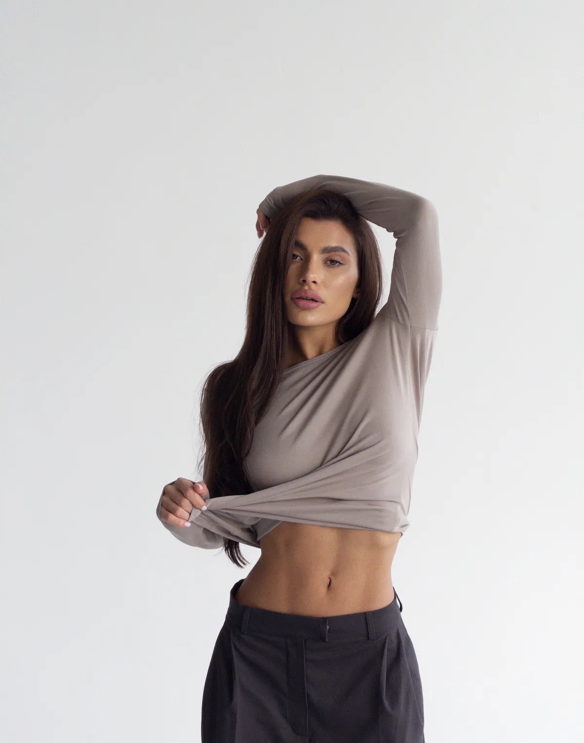 Лонгслів по фігурі з прямою лінією декольте по плечам, капучино - Фото 7