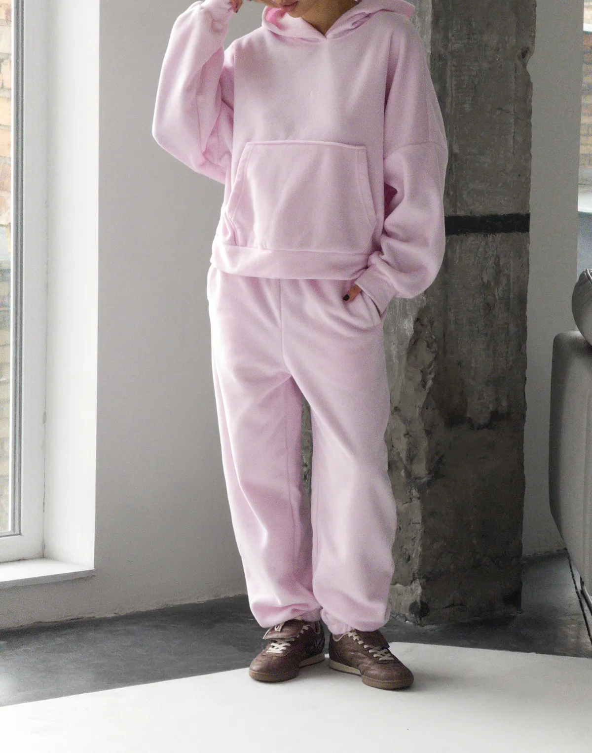 Комплект флісовий худі оверсайз та штани джогери з шнурком, ніжно рожевий - Фото 4