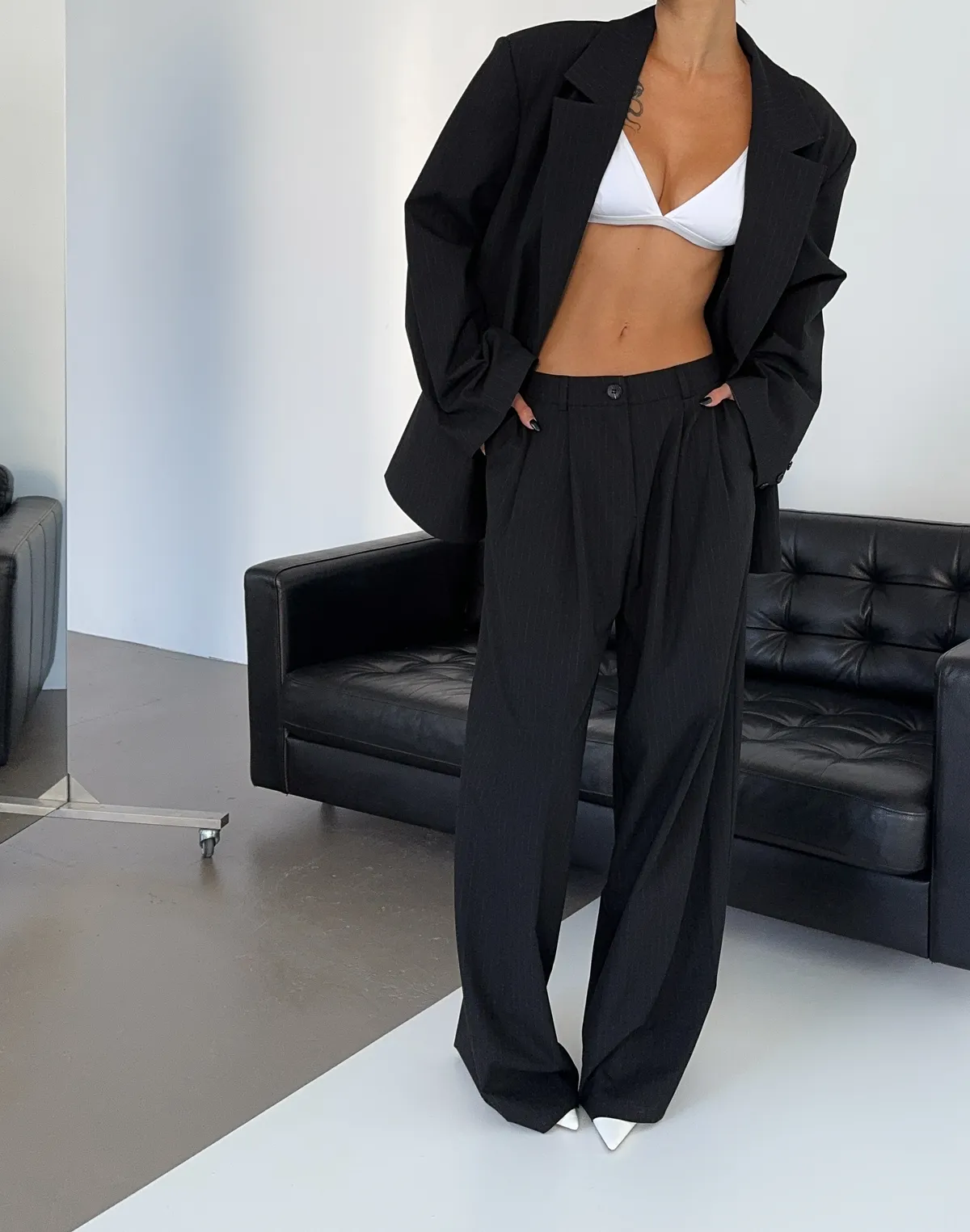 Штани базові оверсайз осінні, чорні у смужку - Фото 7