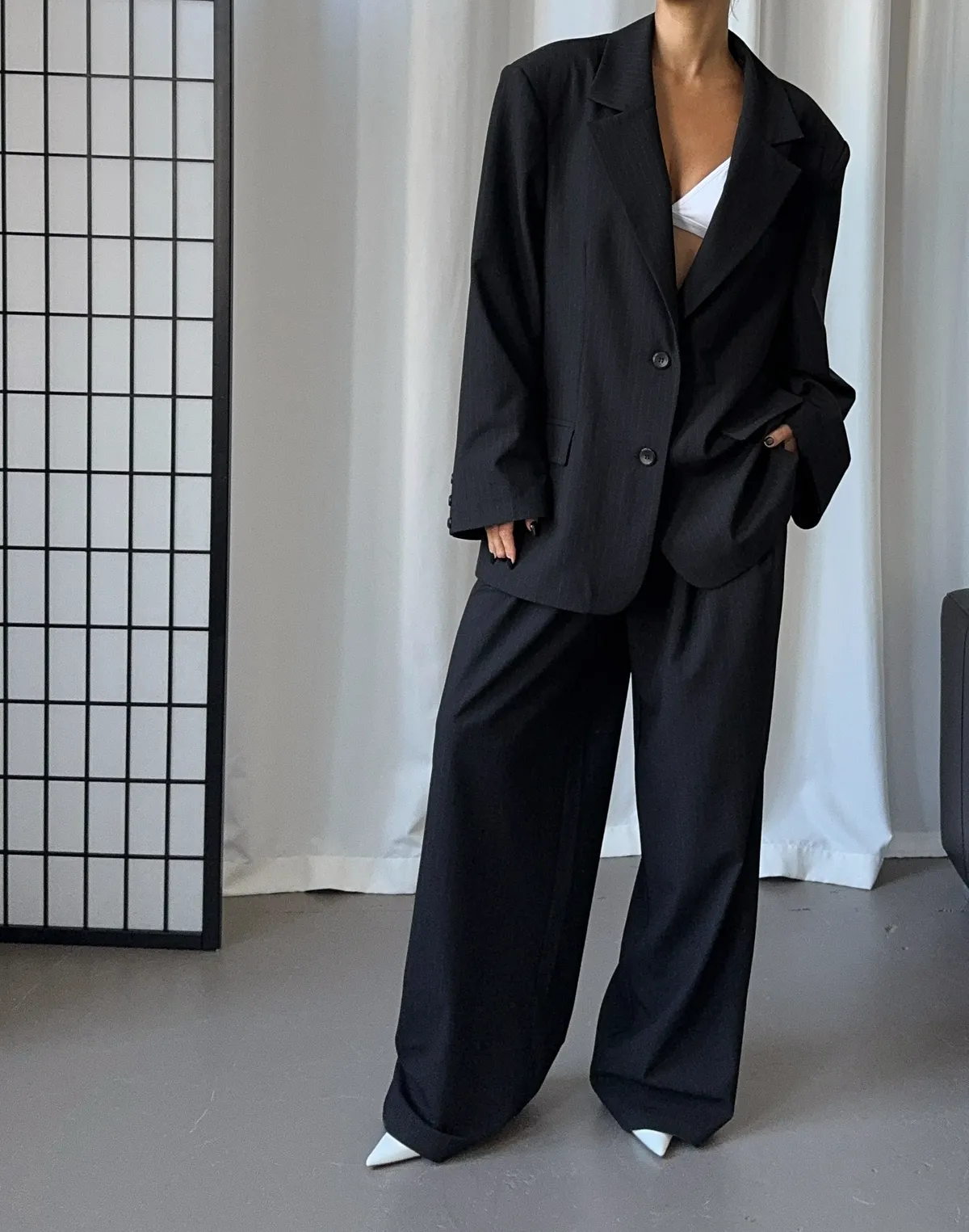 Штани базові оверсайз осінні, чорні у смужку - Фото 5