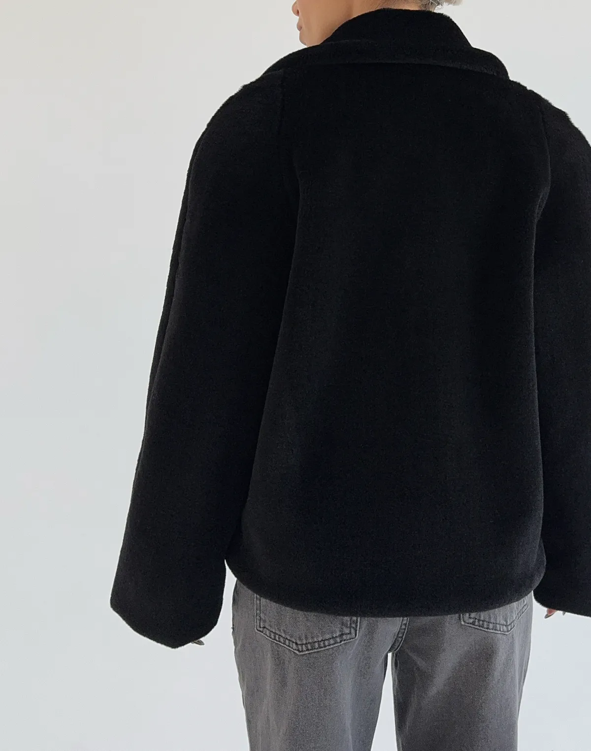 Futro z naturalnego mutonu z kołnierzem wykładanym, czarny - Фото 2