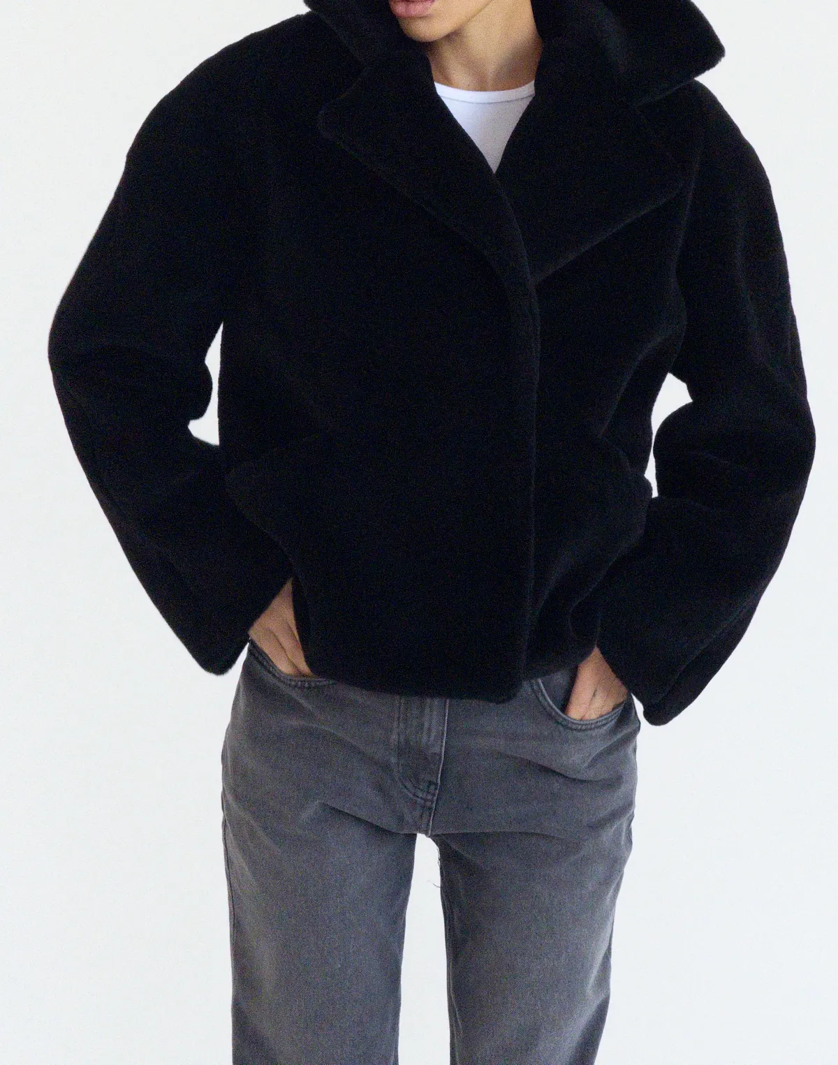 Шубка з натурального мутону з відкладним воротом, чорна - Фото 6