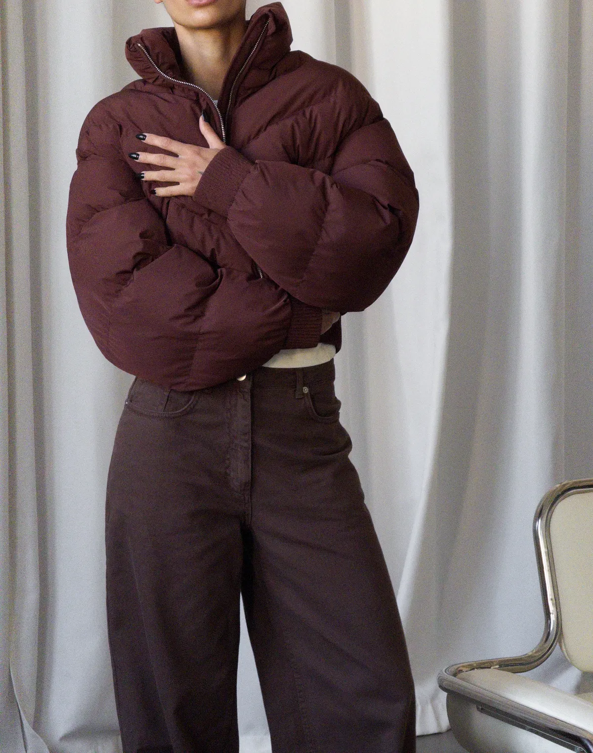 Куртка жіноча вкорочена тепла з декоративними нетиповими швами, бордова - Фото 6