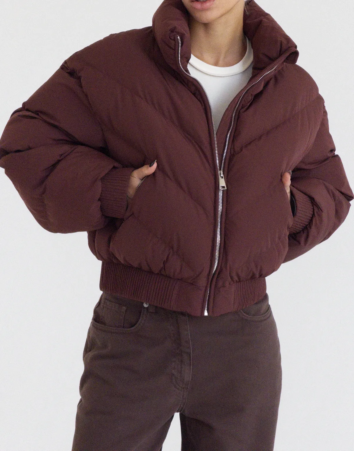 Куртка жіноча вкорочена тепла з декоративними нетиповими швами, бордова - Фото 5