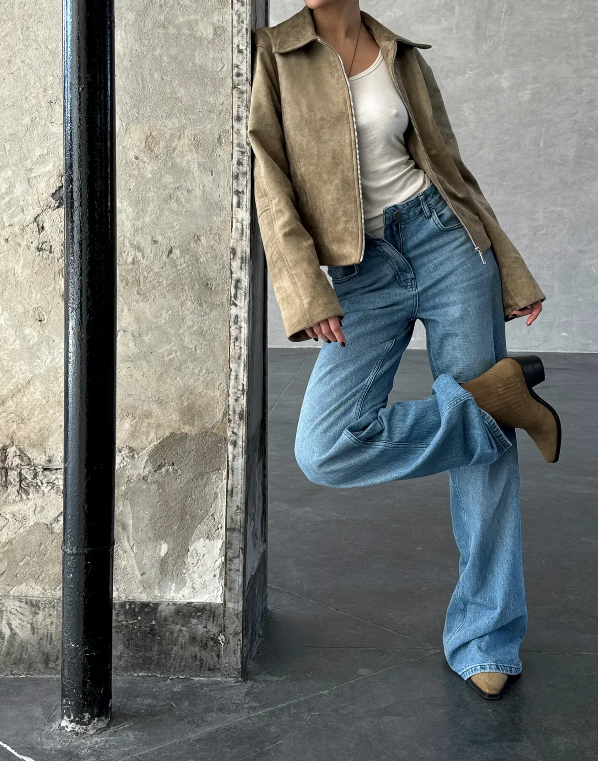 Куртка осіння з екозамші вільного крою, олива - Фото 7