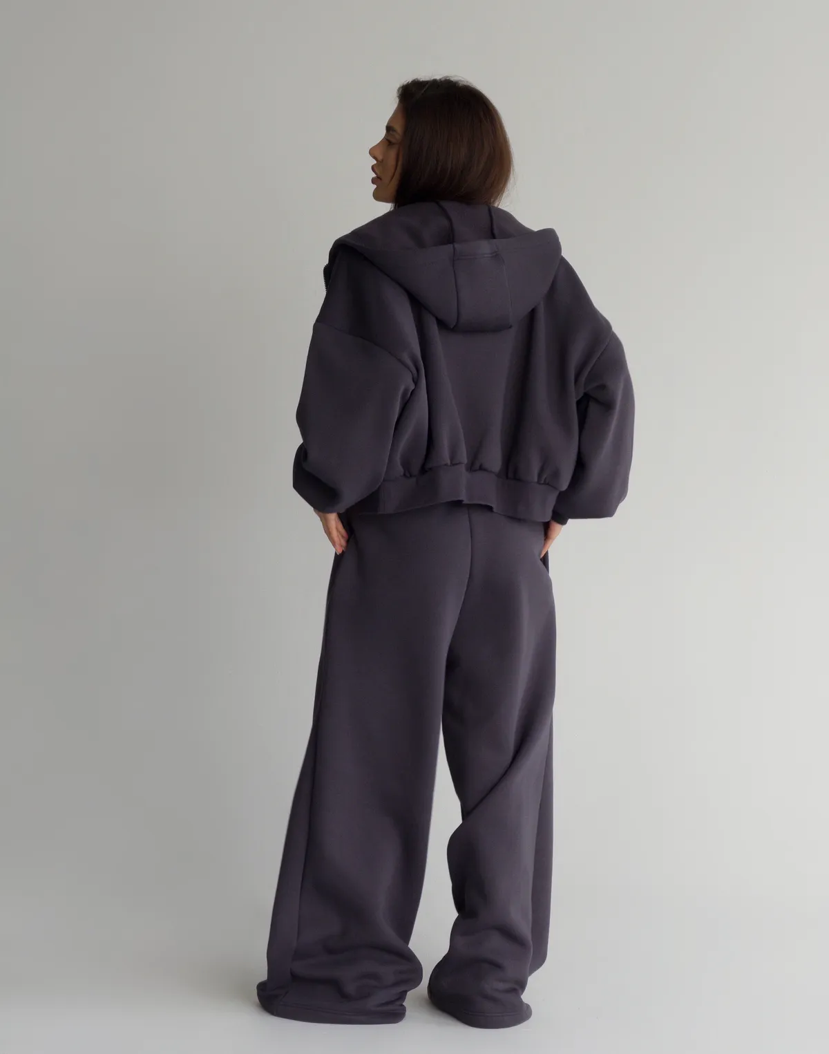 Комплект зимовий з начосом кофта на блискавці та штани вільного крою, холодний антрацит - Фото 2