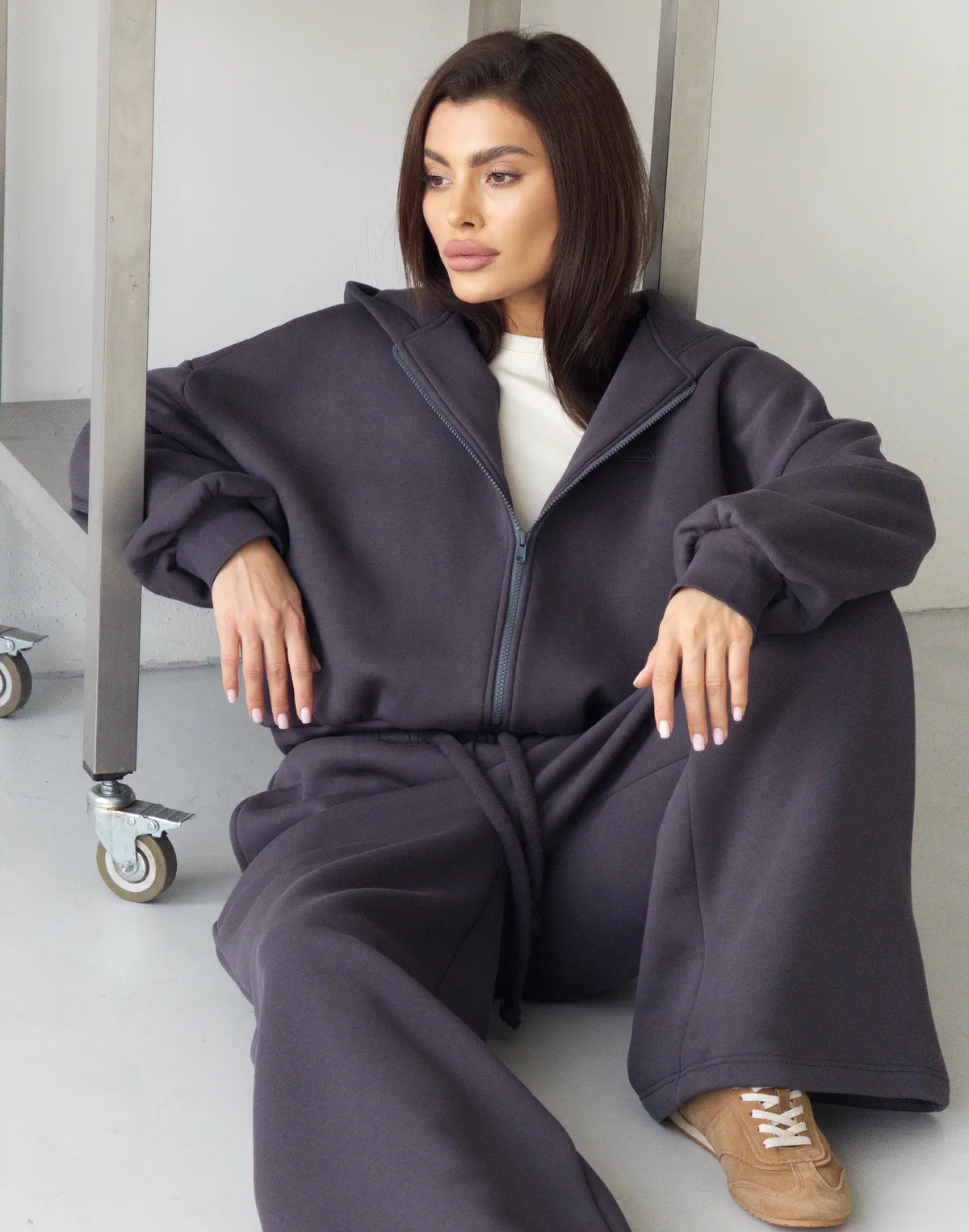 Комплект зимовий з начосом кофта на блискавці та штани вільного крою, холодний антрацит - Фото 5