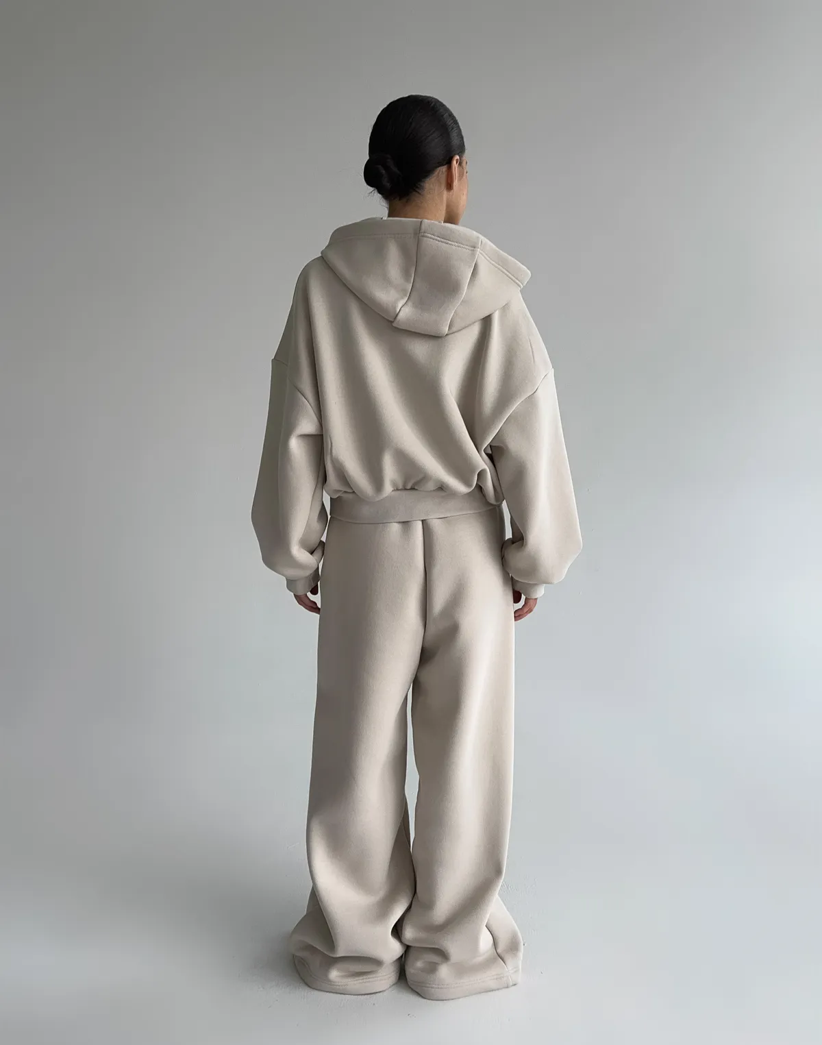 Комплект зимовий з начосом кофта на блискавці та штани вільного крою, пудрові - Фото 2