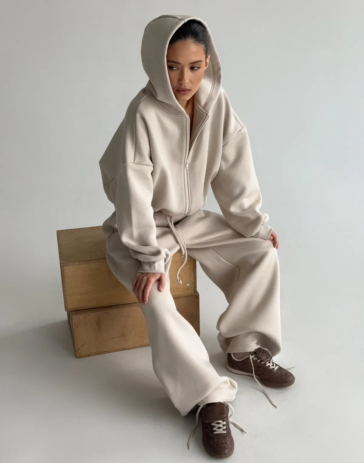 Комплект зимовий з начосом кофта на блискавці та штани вільного крою, пудрові - Фото 7