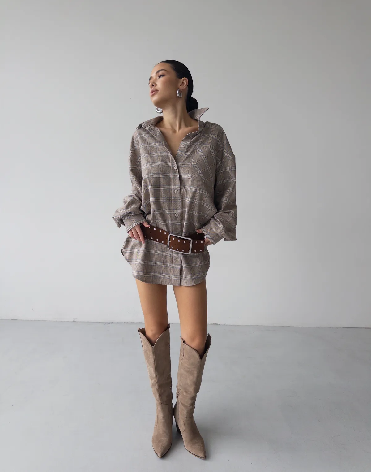 Сорочка оверсайз осіння, бежево-блакитна клітинка - Фото 8