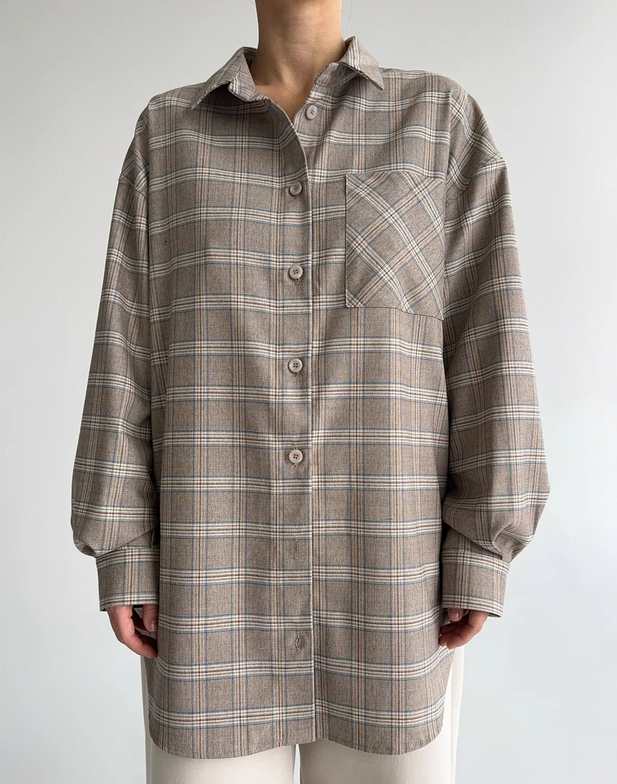 Сорочка оверсайз осіння, бежево-блакитна клітинка - Фото 1